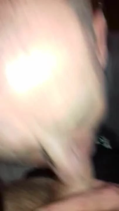 Travis сосет