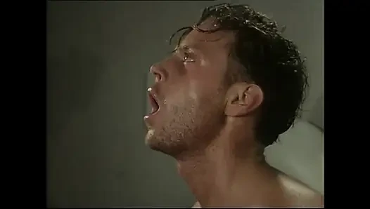 Kıllı amcıklı güzel klasik sürtükler rocco tarafından sikiliyor ve ağzına boşaltıyor