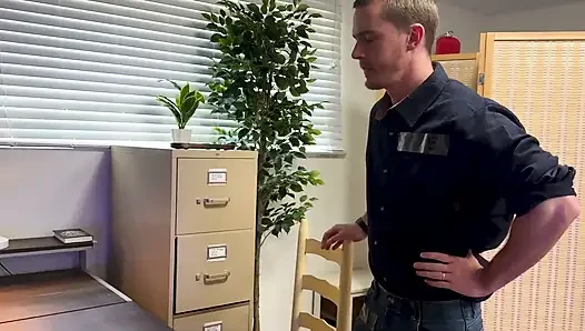 Leo Cross yargıç Paris Love'ı en iyi serbest bırakması için sikiyor