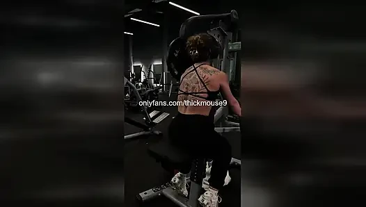 Tiktok genç kızın amcık kayması: kazara bakire maruziyeti!
