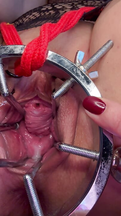 Sklavin S Fucks Her Piss Hole and Cervix at the Same Time