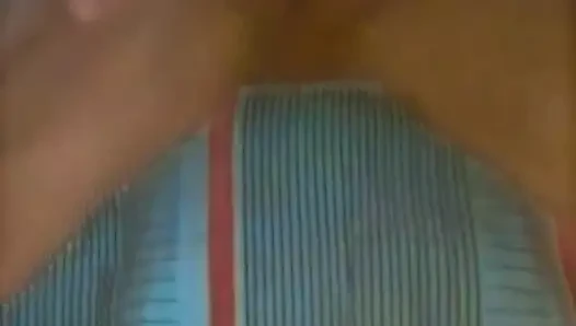 Pelacur yang sudah menikah mengutuk, mengerang, dan memohon kontol, seperti istri seksi yang baik seharusnya.