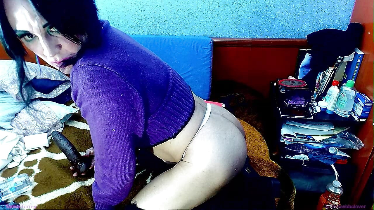 Taniaxtorres tekee sissyterapiaa