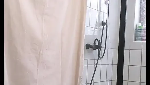 Ein voller beutel Wasser fließt in meinen kleinen arsch!