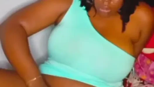 Böses mädchen in der dusche