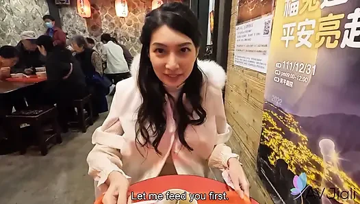 POV-date mit rauchend heißem brünettem schätzchen, Jiaxin