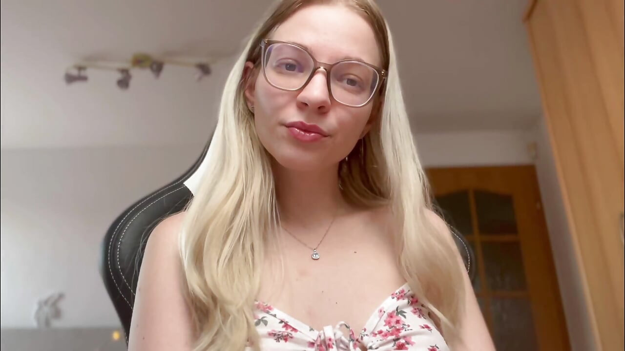 Jesteś niekompetentnym rogaczem - odgrywanie roli ASMR