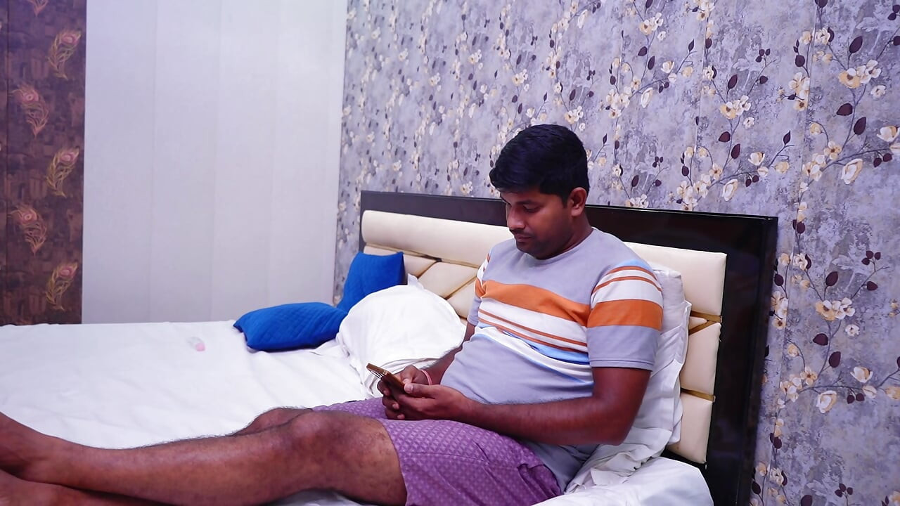Meri seksi bhaartiy-eshiyaee womam ne mere saath seks kiya jab uski mammi aaspaas nahin thi.