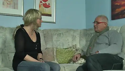 Olgun 40'ın Üzerinde Orta Yaşlı Seksi Kadın Vahşi Sert Sikişiyor