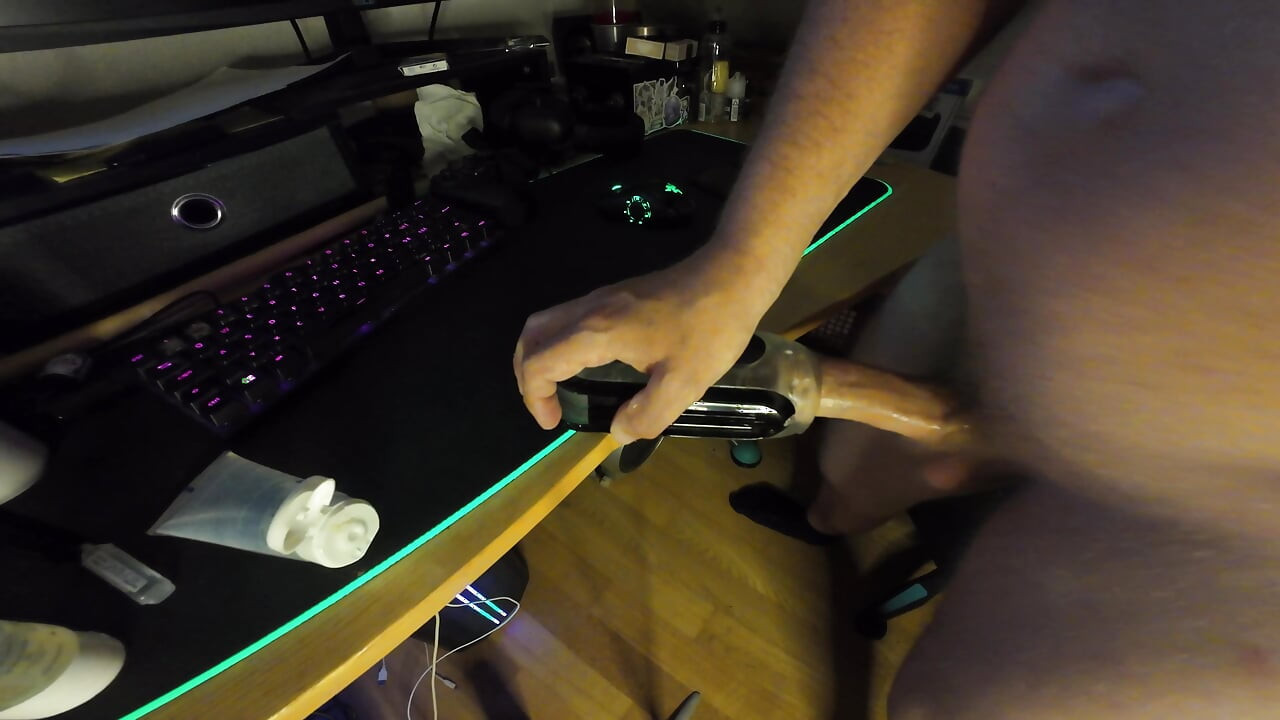 Edgen en dirtytalken met mijn fucktoy (livestream reeks)