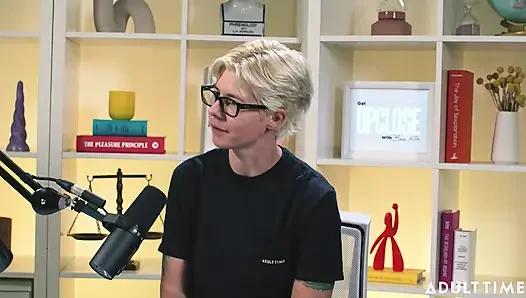 Khloe Kingsley Squirting on Camera & Red Flags | the Adult Time Podcast