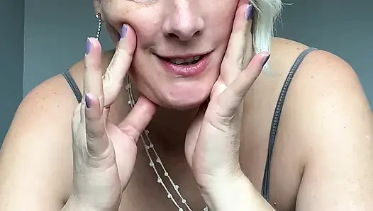 Vacation With StepMommy, She Showed Off Her Tits and Ass While Giving Me JOI To Help Me Rest