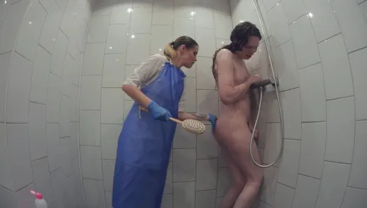 washing of a patient in a private clinic