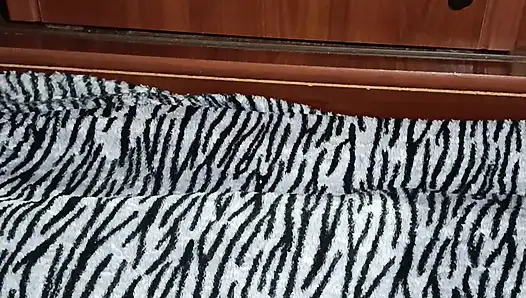 Мастурбация Перед Зеркалом В Домашнем Видео, Не Снимая Трусики