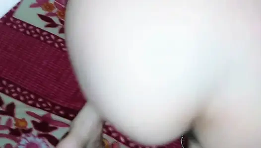 Hintli arkadaşının karısıyla sert sikişiyor xxx video