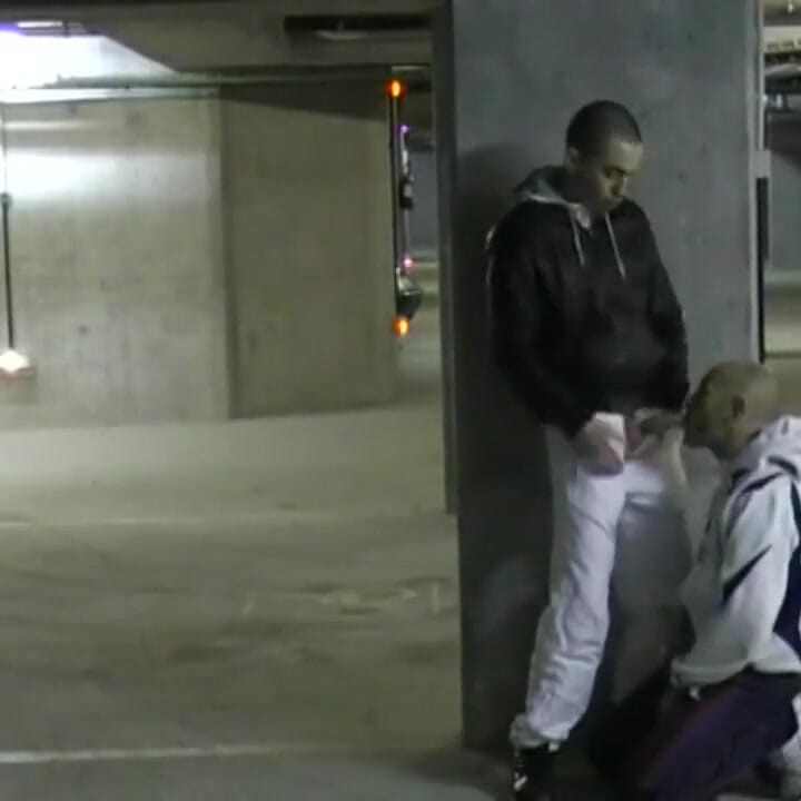 Futută de un băiat rău heterosexual în parcare