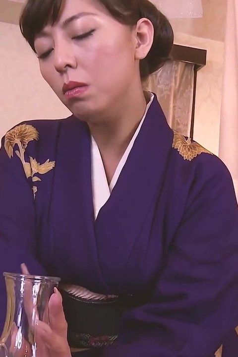 Götlü Asyalı kızlar sahne 4_big götlü ve büyük memeli Japon ateşli kız içine boşalmayı seviyor