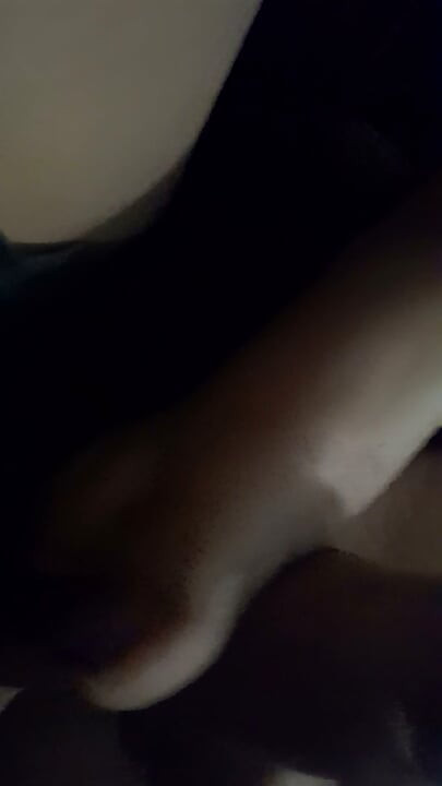 Busty Indian MILF footjob en blowjob