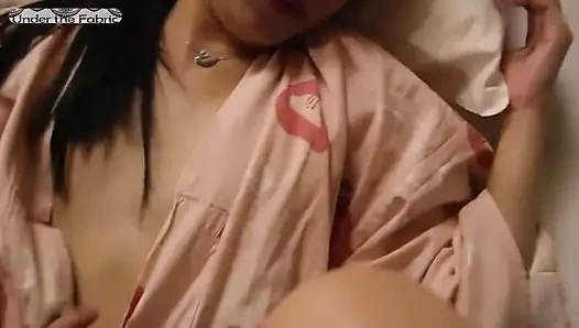 Yukata chaos si idola nakal yang lagi asik muasin memeknya di pemandian air panas tanpa sensor sampai wajahnya menganga