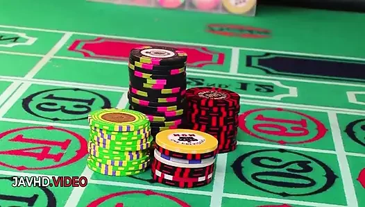 Yuwa Tokona gece ateşli Asyalı oral seks yapıyor ve sonra ikili sikişiyor