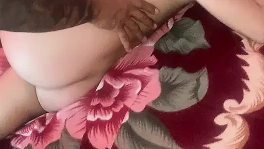 Ich massiere meine kolumbianische Latina-Stieftochter und sauge ihre Vagina