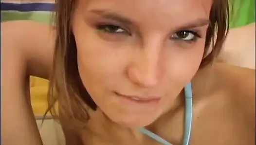 Güzel memeli iki harika azgın genç kız sıkı amına dildoyla mastürbasyon yapıyor