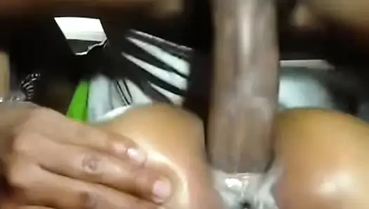 Sert götlü anal sikiş domaltarak sikişiyor