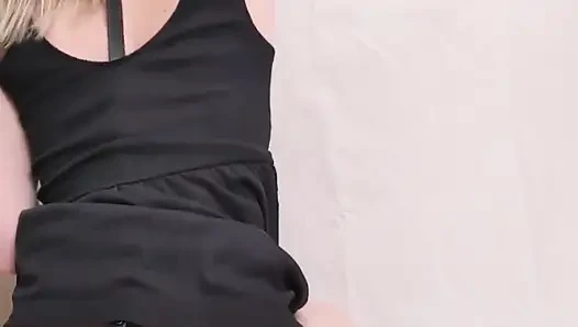 Pantat bahenolku dientot habis-habisan sama mainan seks favoritku saat ini