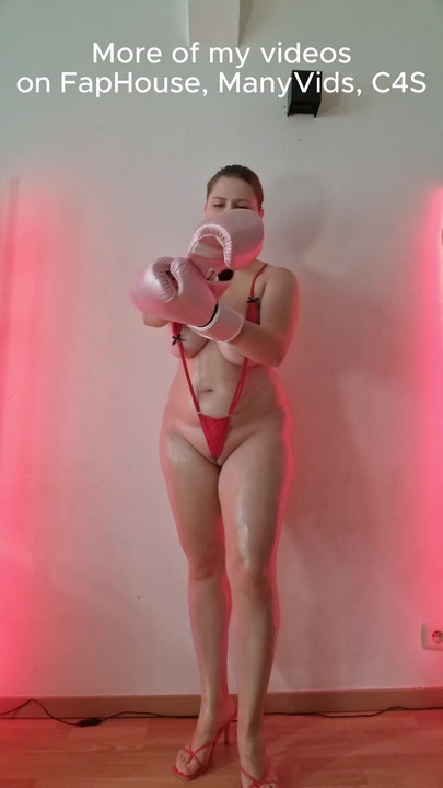 Juego de roles de campeón de boxeo - cuerpo aceitado, guantes y provocación PT 2 | Clip 3