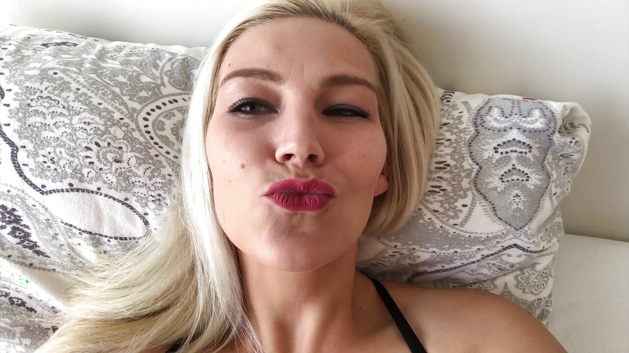 Schwangere Mama ist verdammt horny auf den Saft des Lebens!