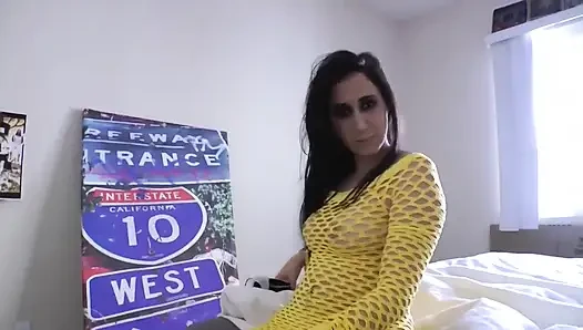 Cewek itu suka kontol monster!!
