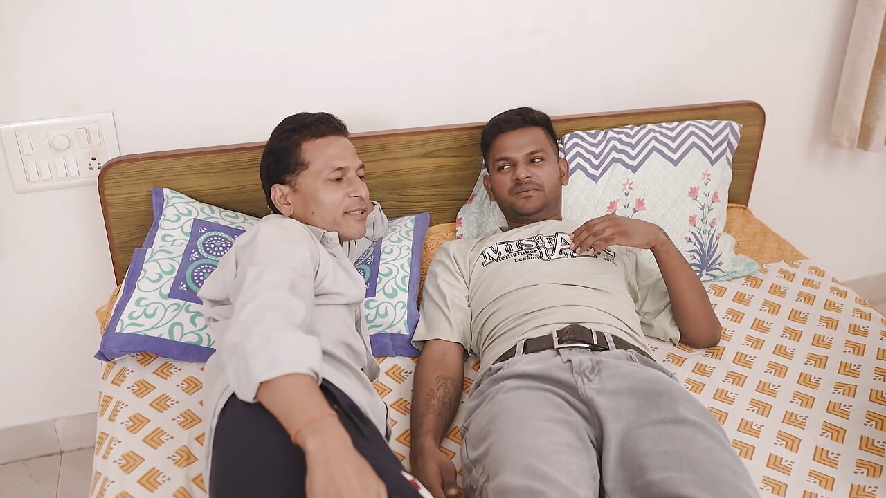 Do sautele bhaee ne subah apni mahila naukar ko choda, tin logon ki chudaee hardkor seks