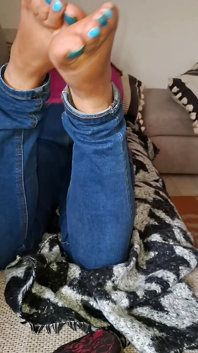 对我的臭脚和肮脏的脚仍然被忽视