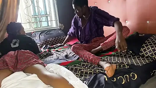 Meine exotische afrikanische zierliche mitschülerin von hinten gefickt