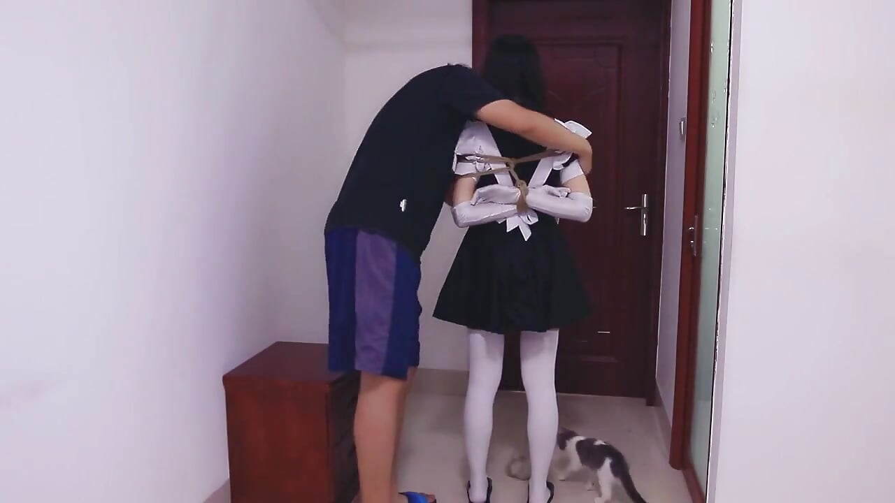Whh02 - a Chinese Girl Wearing White Stockings and Blindfolded, Bound by Ropes Vibrates to Orgasm