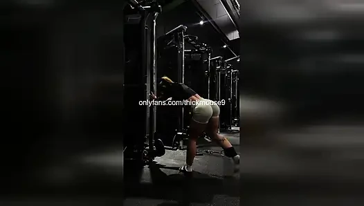 Winziges 18-jähriges jungfräuliches loch gefickt, roher deadlift-slip