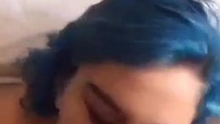 蓝发荡妇被性交并射精