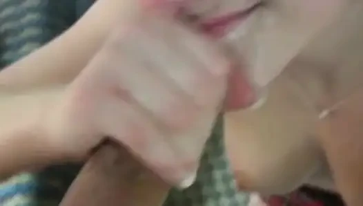 Mulut yang bersemangat dientot habis-habisan sampai dalam banget