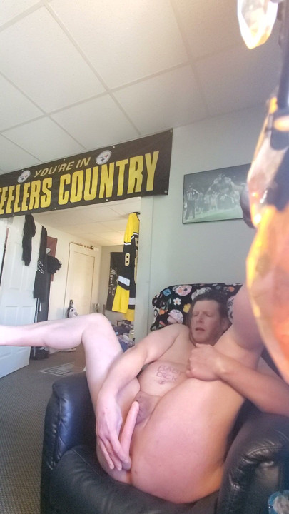 Lee Przybylowicz fucking his sissy ass on the chair