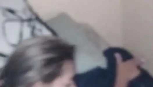 Aku ngasih aku kontol kaya raya ini sama temanku yang marah sama pacarnya