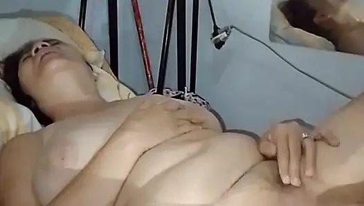 Она вымаливает у меня 69 и трахает фигурой ее киску