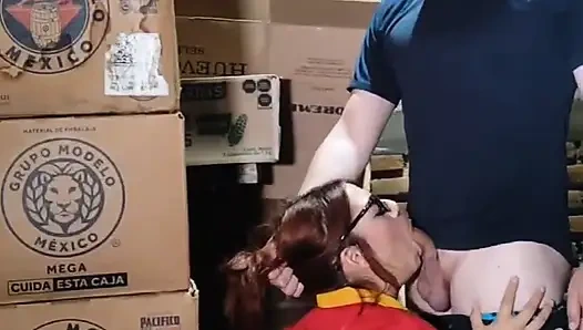 Patronum benden bodrumda yarağını emmemi istiyor