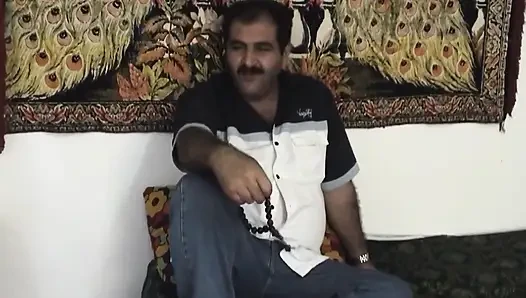 Sahin k cinsel olarak mahrum bir ev hanımıyla sikişiyor