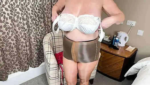 Миссис Зрелые Ступни вернулись после ночной вечеринки с друзьями