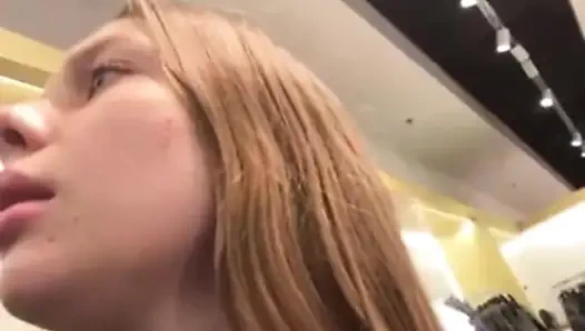 Jucielussie eating pants in public shopping