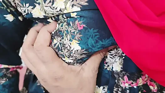 maine apne dost ke khali apartment mein apni girlfriend ke saath sex kiya