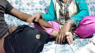 Nepalesisches zimmermädchen und chef haben sex im dschungel