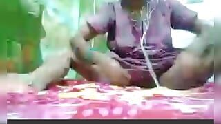Desi妻chuth chatne lagaセクシーな村の妻ビデオ