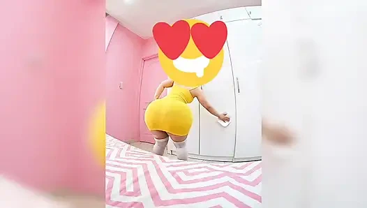 Wanita pembersih pantat besar 2