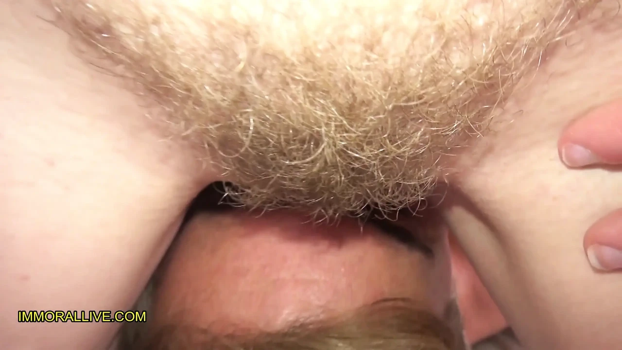 激烈的潮吹高潮让Carly Rae说, '我的阴户被毁了'——英国荡妇再也受不了了!